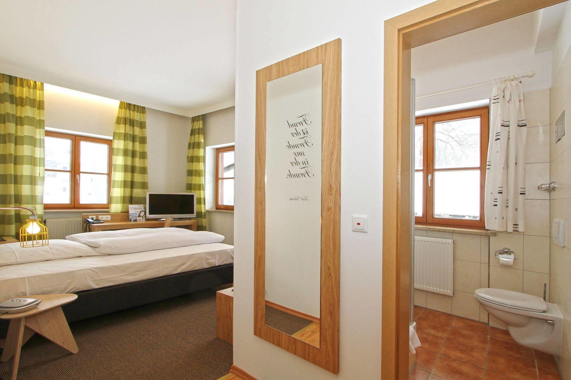 Hotel Gut Schwaige Ebenhausen Bagian luar foto